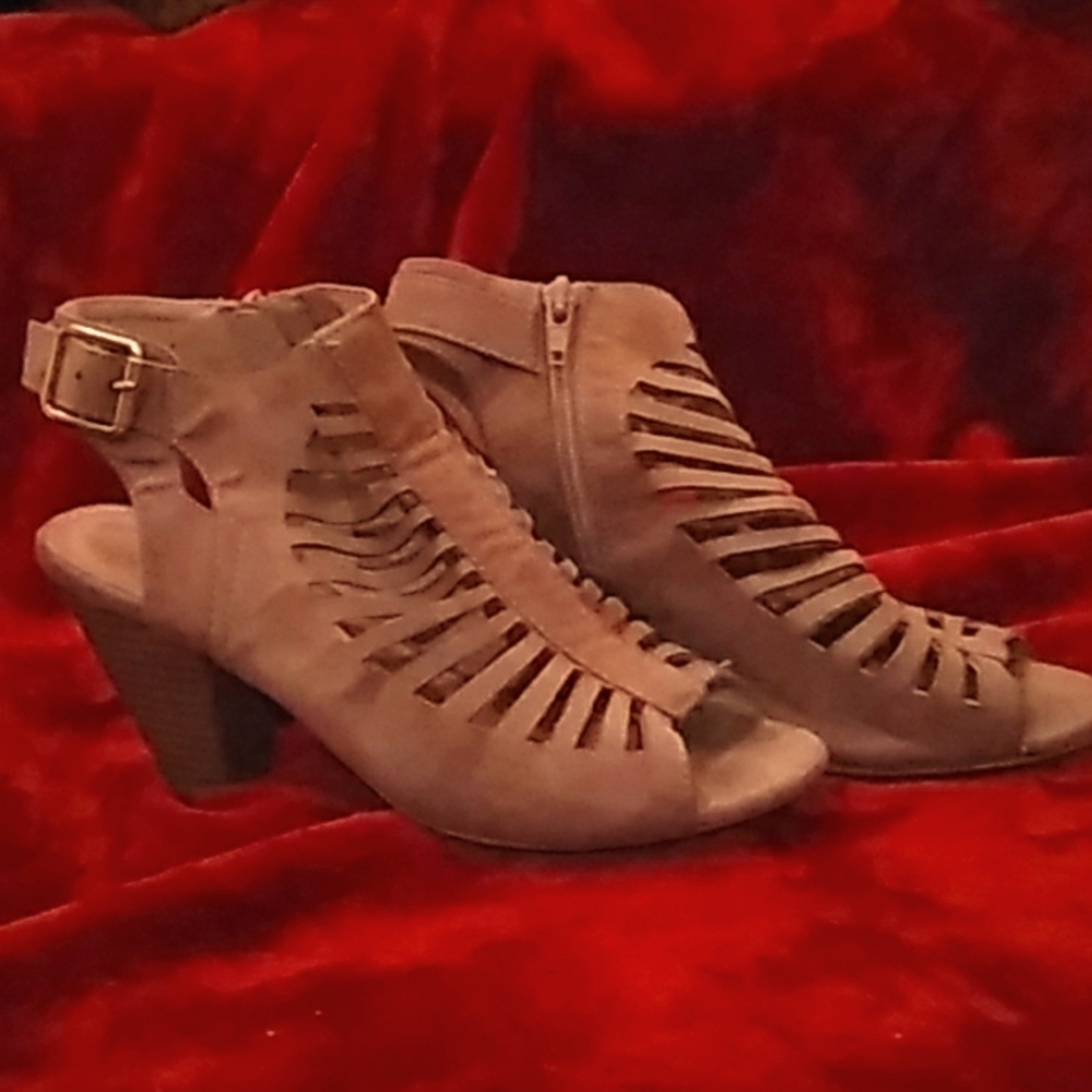 Rue 21 Etc tan slitted booties
